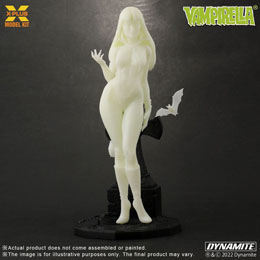 Photo du produit Vampirella figurine Plastic Model Kit 1/8 Vampirella Glow in the Dark Version 23 cm Photo 1