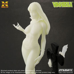 Photo du produit Vampirella figurine Plastic Model Kit 1/8 Vampirella Glow in the Dark Version 23 cm Photo 3